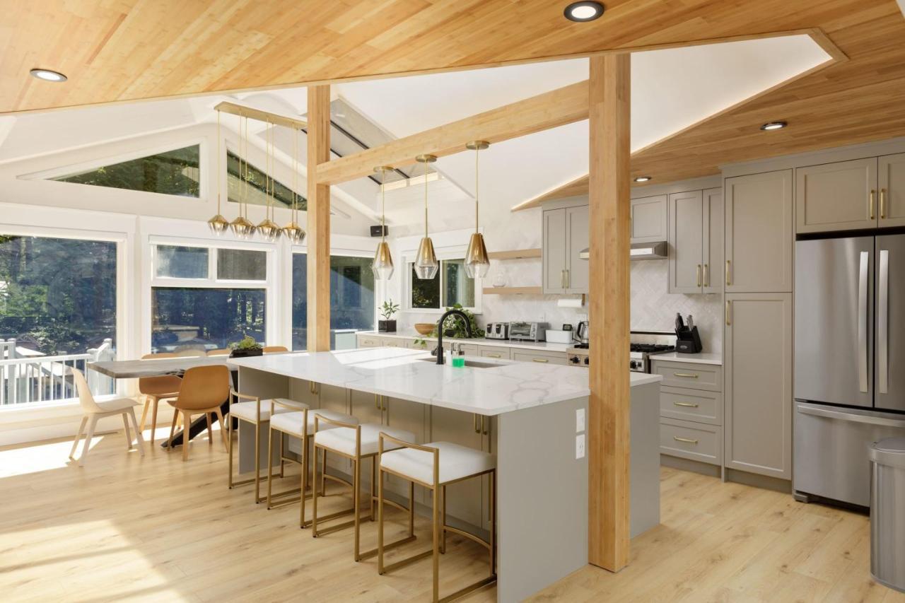 Beautiful Villa With Heated Pool Hot Tub By Forest North Vancouver Buitenkant foto