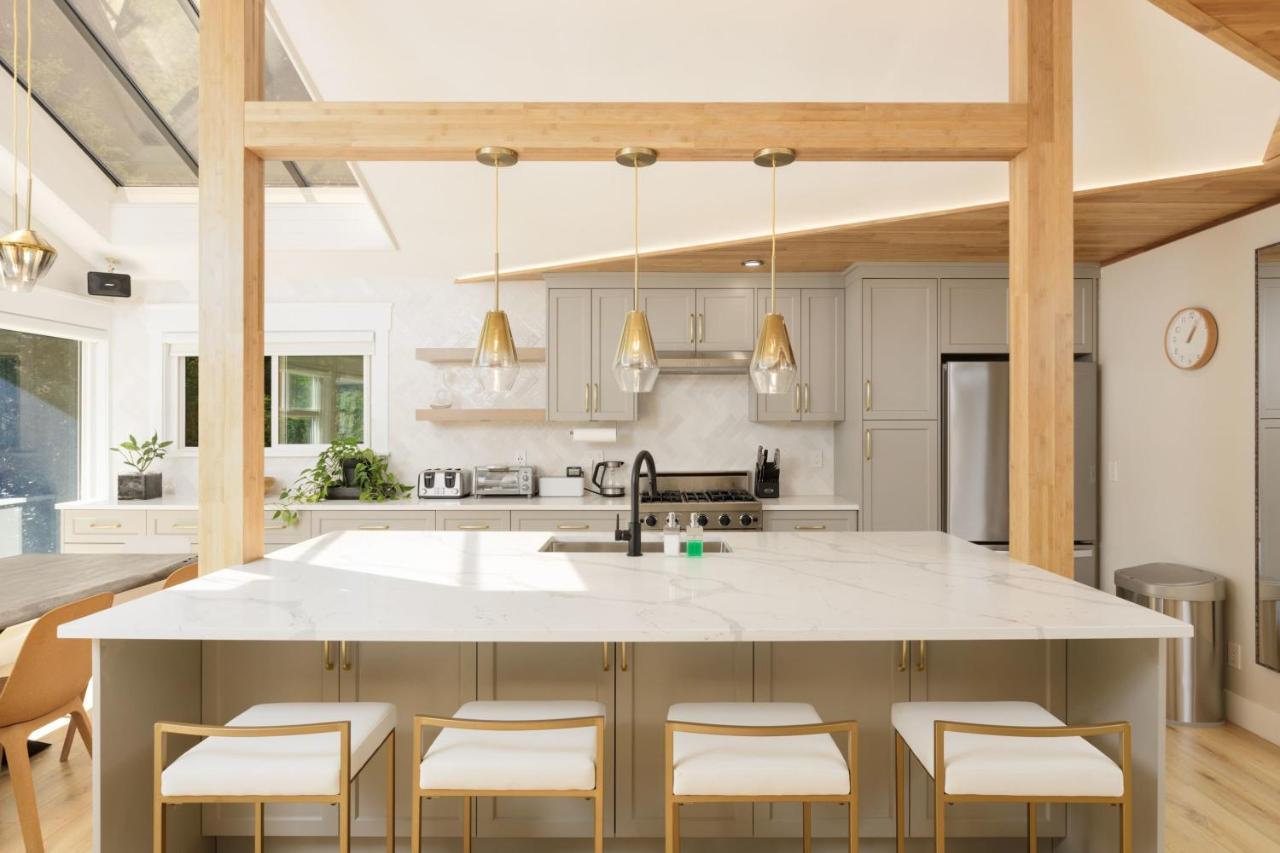 Beautiful Villa With Heated Pool Hot Tub By Forest North Vancouver Buitenkant foto