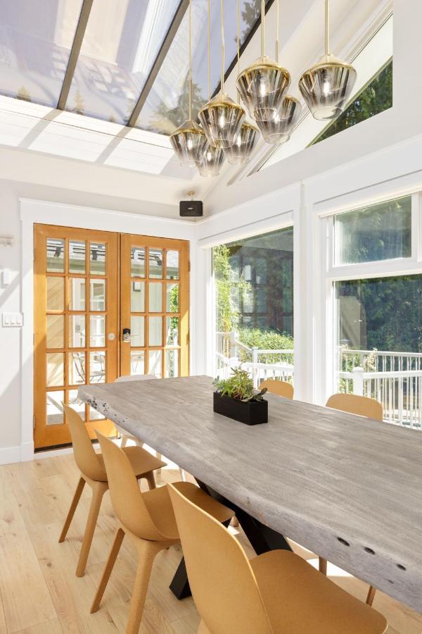 Beautiful Villa With Heated Pool Hot Tub By Forest North Vancouver Buitenkant foto