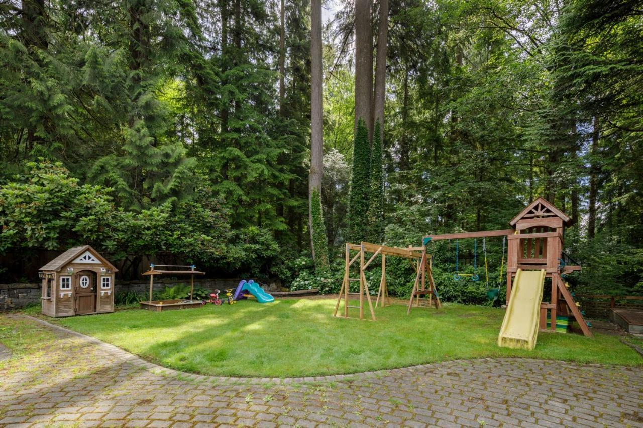 Beautiful Villa With Heated Pool Hot Tub By Forest North Vancouver Buitenkant foto