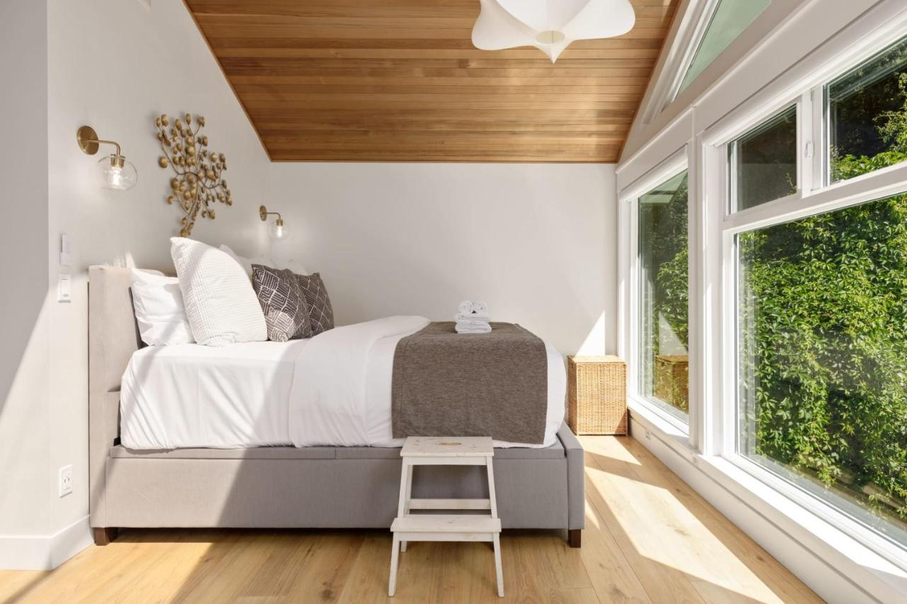 Beautiful Villa With Heated Pool Hot Tub By Forest North Vancouver Buitenkant foto